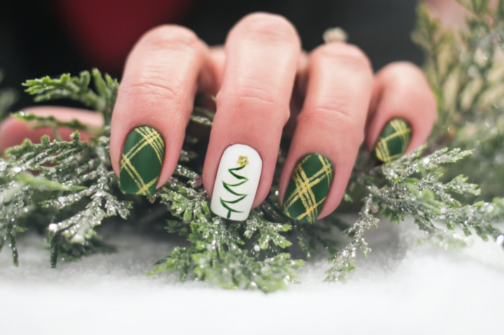 Nail art per Natale 2020: 5 decori unghie da provare