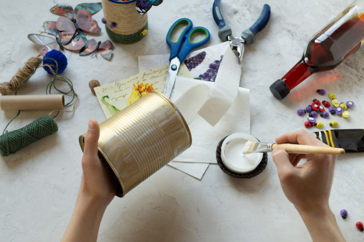 Come decorare i barattoli di latta con il decoupage: tutorial e idee