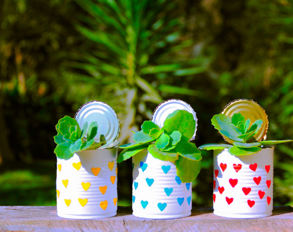 Barattoli di latta decorati fai da te: 7 idee con materiali riciclati