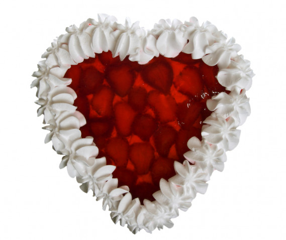 Torte a forma di cuore decorate con panna: 9 idee romantiche