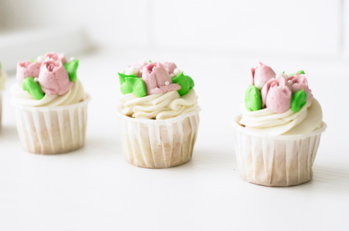 Cupcake decorati con fiori di crema: 7 idee per decorazioni bellissime