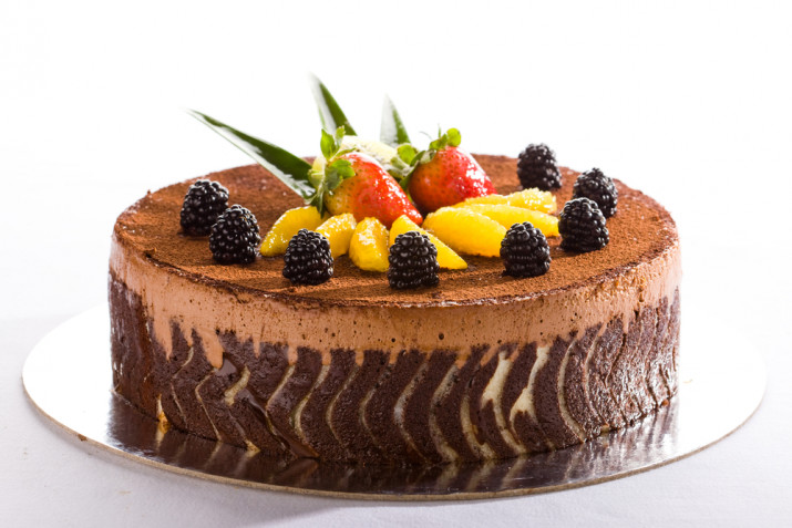 Come decorare una torta al cioccolato con le fragole: 8 foto a cui ispirarsi