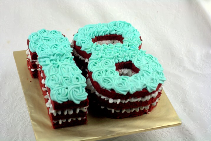 Come decorare una torta a forma di numero 18: 5 foto per le decorazioni