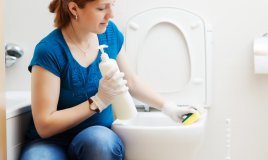 bagno pulizia prodotti ecologici igiene lavaggio profondo aceto bicarbonato