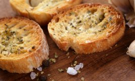 crostini pane olio olive sale pepe aglio