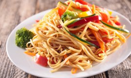 cucina asiatica, ricette, noodles con verdure