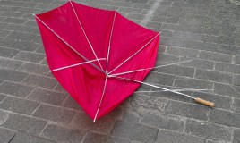 riutilizzo stoffa ombrelli, riciclo ombrello borsa