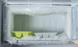 sbrinare il freezer, scongelare, pulire