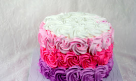 torte decorate panna colorata, decorazioni torte panna montata