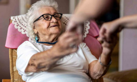 Prevenire gli incidenti domestici degli anziani