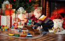 bambino-regali-natale-pacchetti-albero-giocattoli