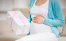 cosa regalare donna incinta, idee regalo donna incinta