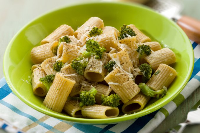 pasta mezzemaniche broccoli natale pangrattato aglio olio