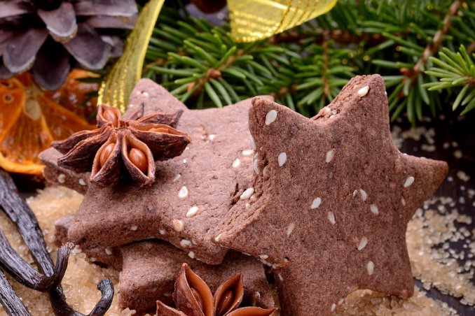 biscotti morettini natale cioccolato cacao albero feste decoro cannella