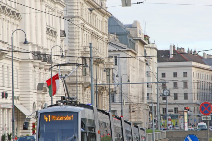 VIenna musei Austria viaggi tram Burgtheater