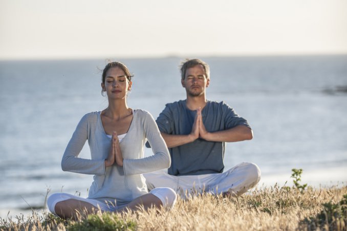 yoga, fa bene all’amore, intimità, sesso, intimità, yoga posizioni, corso