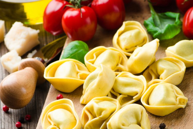 tortellini olive pomodoro mozzarella prosciutto