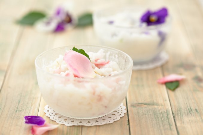 riso fiori rosa viola latte