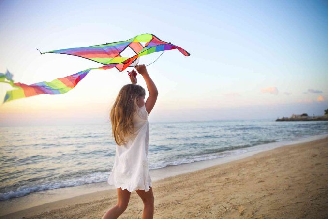 Come costruire un aquilone di carta per bambini