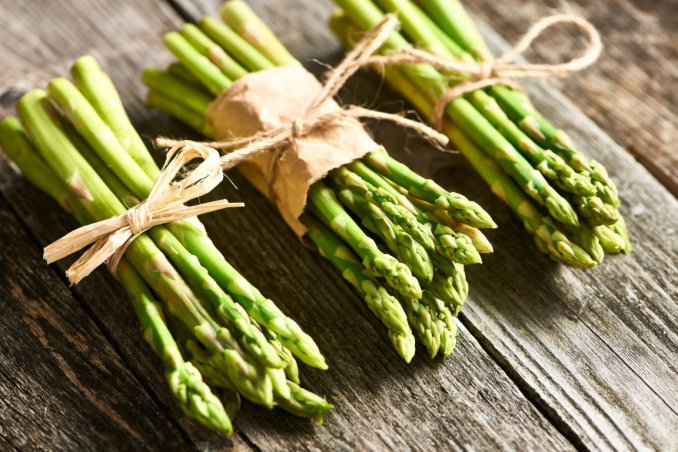 pulire asparagi, cucina, verdure primaverili