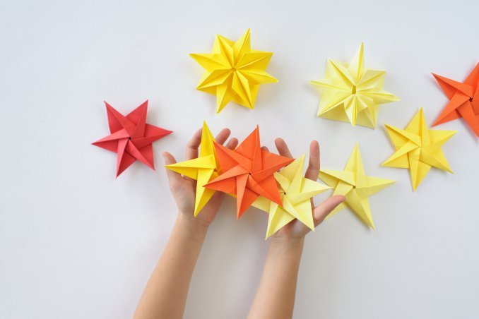 Stella Di Natale Di Carta Da Costruire.Il Video E Le Istruzioni Facili Per La Stella Di Natale Origami Donnad