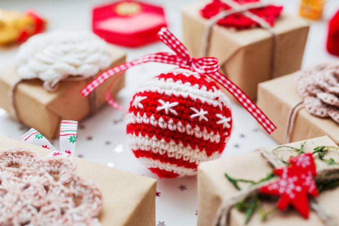 Lavoretti Di Natale Uncinetto.La Versione Facile E Veloce Delle Palline Di Natale All Uncinetto Donnad