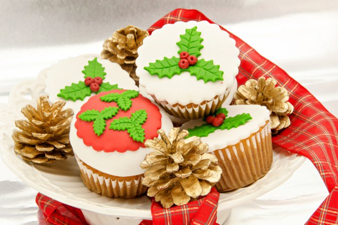 cupcake natale pasta di zucchero, cupcake natalizi