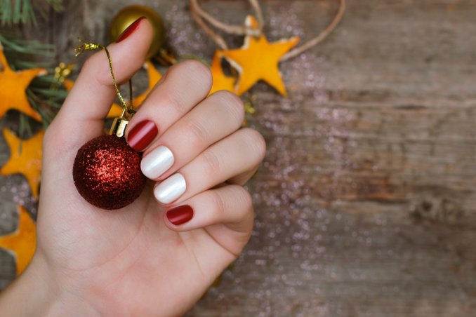 Decorazioni Natalizie Unghie.Nail Art Natale 2017 5 Tendenze Unghie Da Copiare Donnad