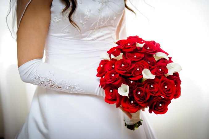 bouquet sposa con rose rosse, bouquet sposa con rose, bouquet matrimonio con rose