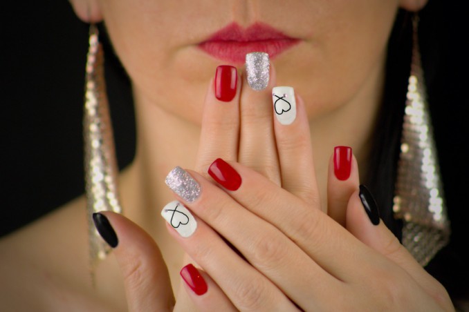 nail art, rosso e argento, decorazione unghie