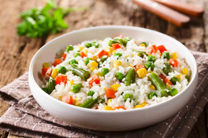 Come condire l'insalata di riso