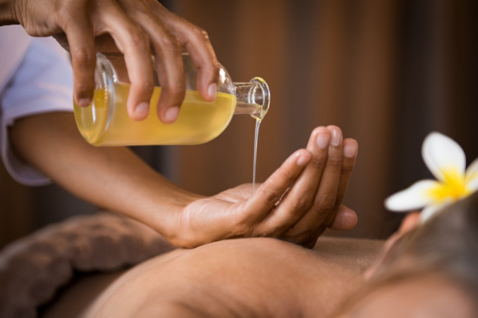 olio per massaggi, quale scegliere, trattamento