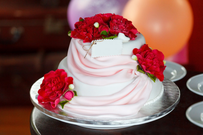 torte decorate con rose rosse pasta di zucchero, torte decorate pasta di zucchero, torte rose
