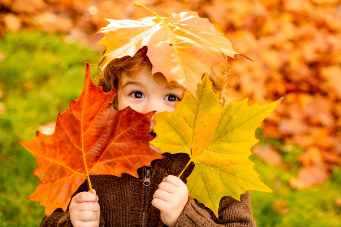 bambini in autunno